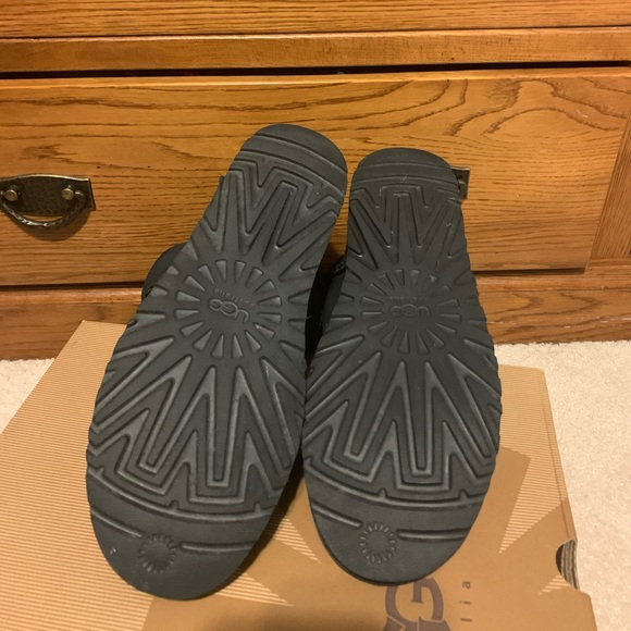 Classics Short Authentic Ugg Boots - Picture 4 of 4